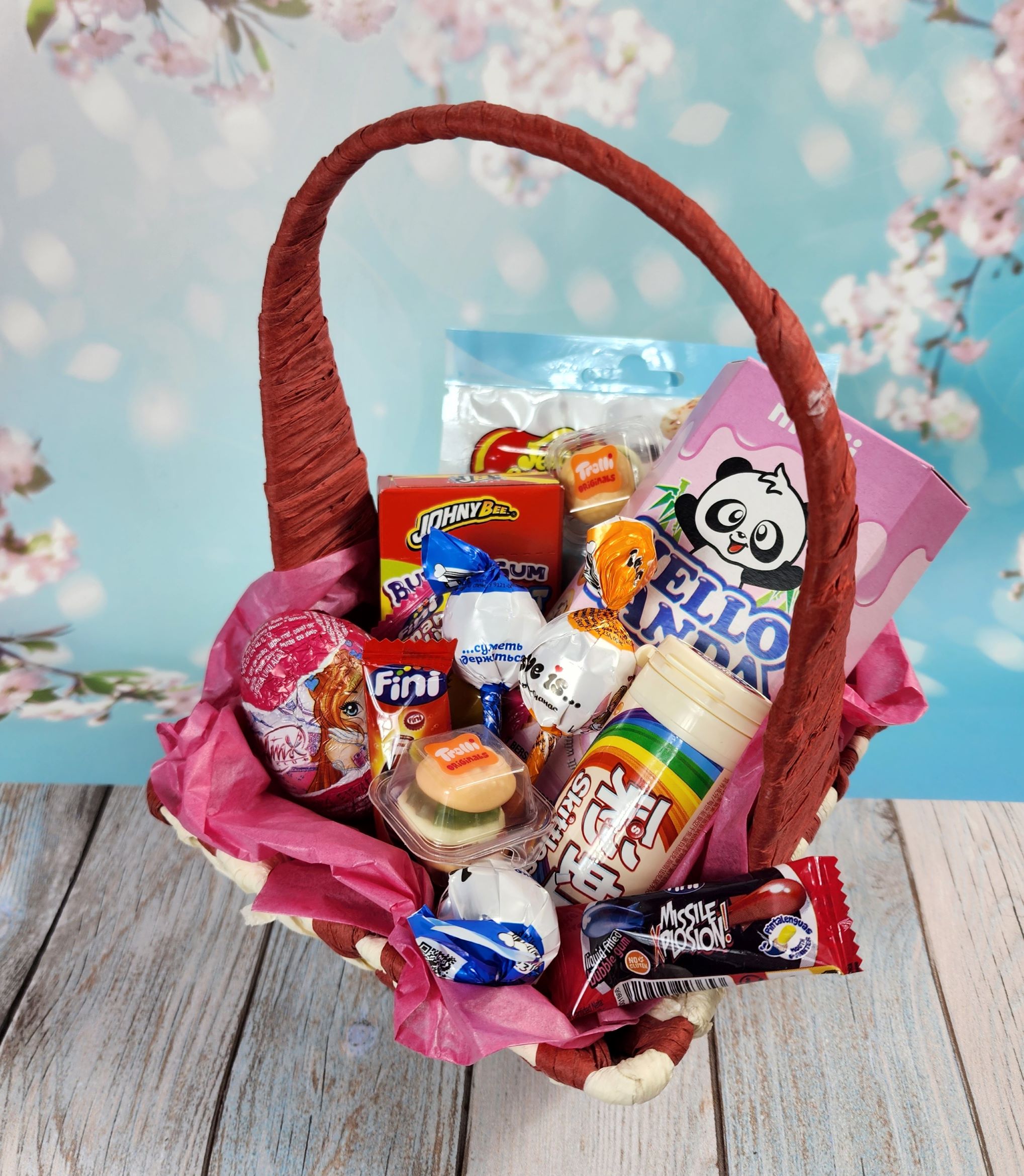 Корзинка с детскими сладостями