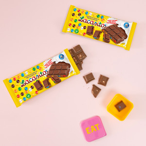 Молочный шоколад с драже из молочного шоколада в сахарной глазури 100 гр