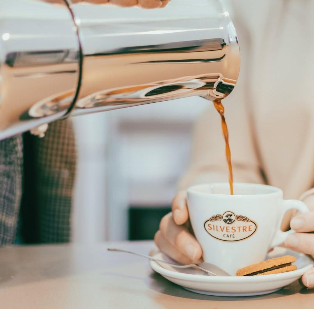 Чашка для кофе с блюдечком с логотипом Café Silvestre