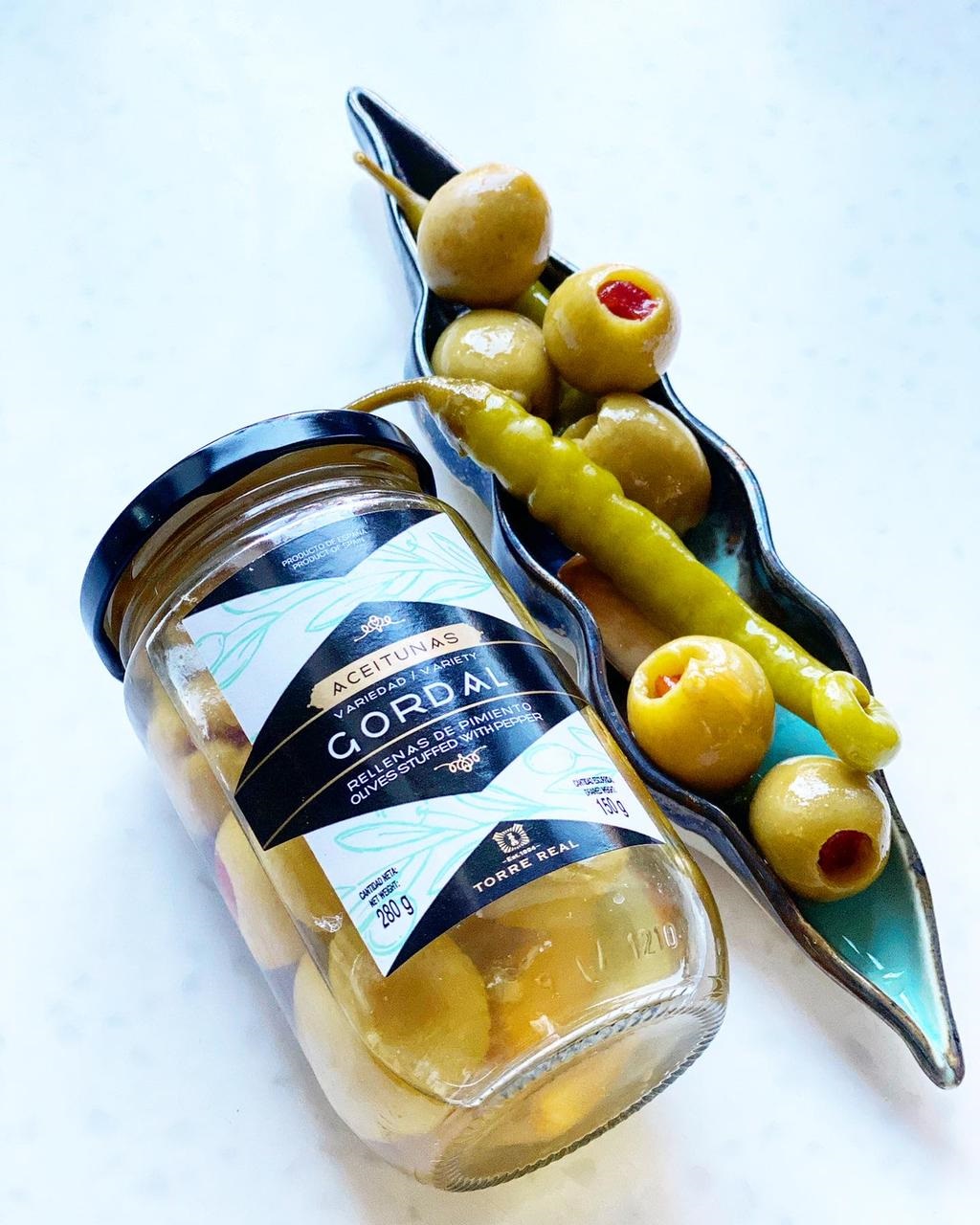 Оливки Гордал без косточки в оливковом маринаде с чесноком и острым перцем