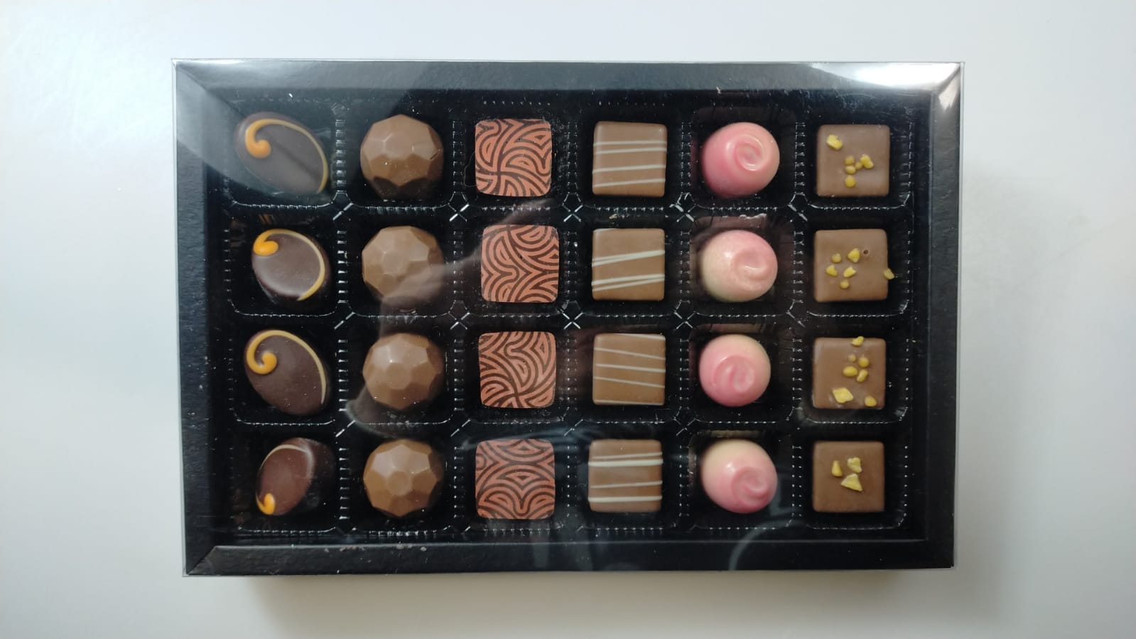 Конфеты ручной работы ассорти из темного и молочного шоколада 315 г