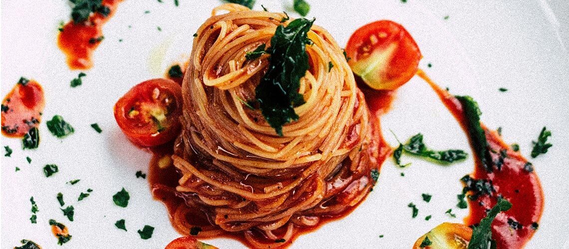 Соус для пасты с перцем и чесноком острый