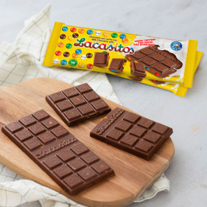 Молочный шоколад с драже из молочного шоколада в сахарной глазури 100 гр