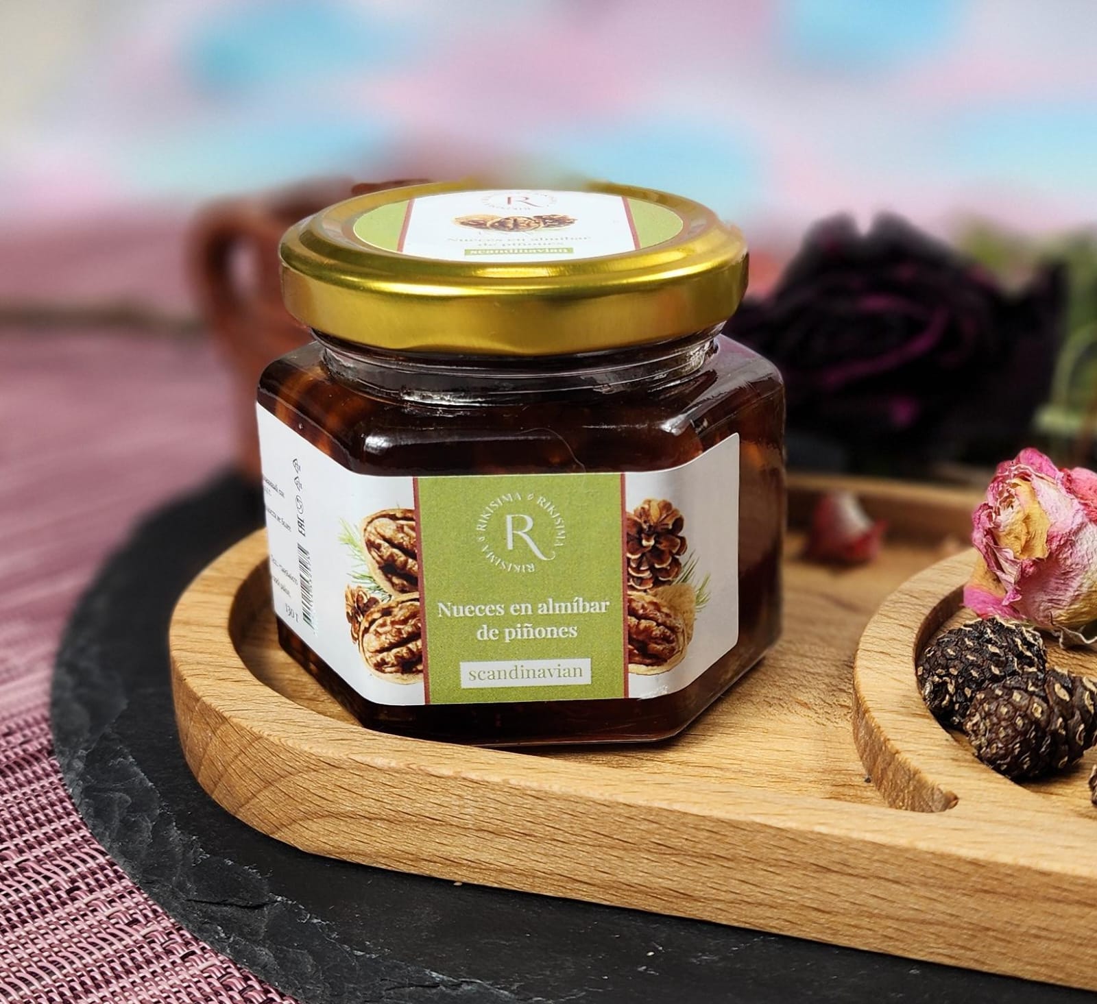 Грецкий орех в сиропе из сосновой шишки