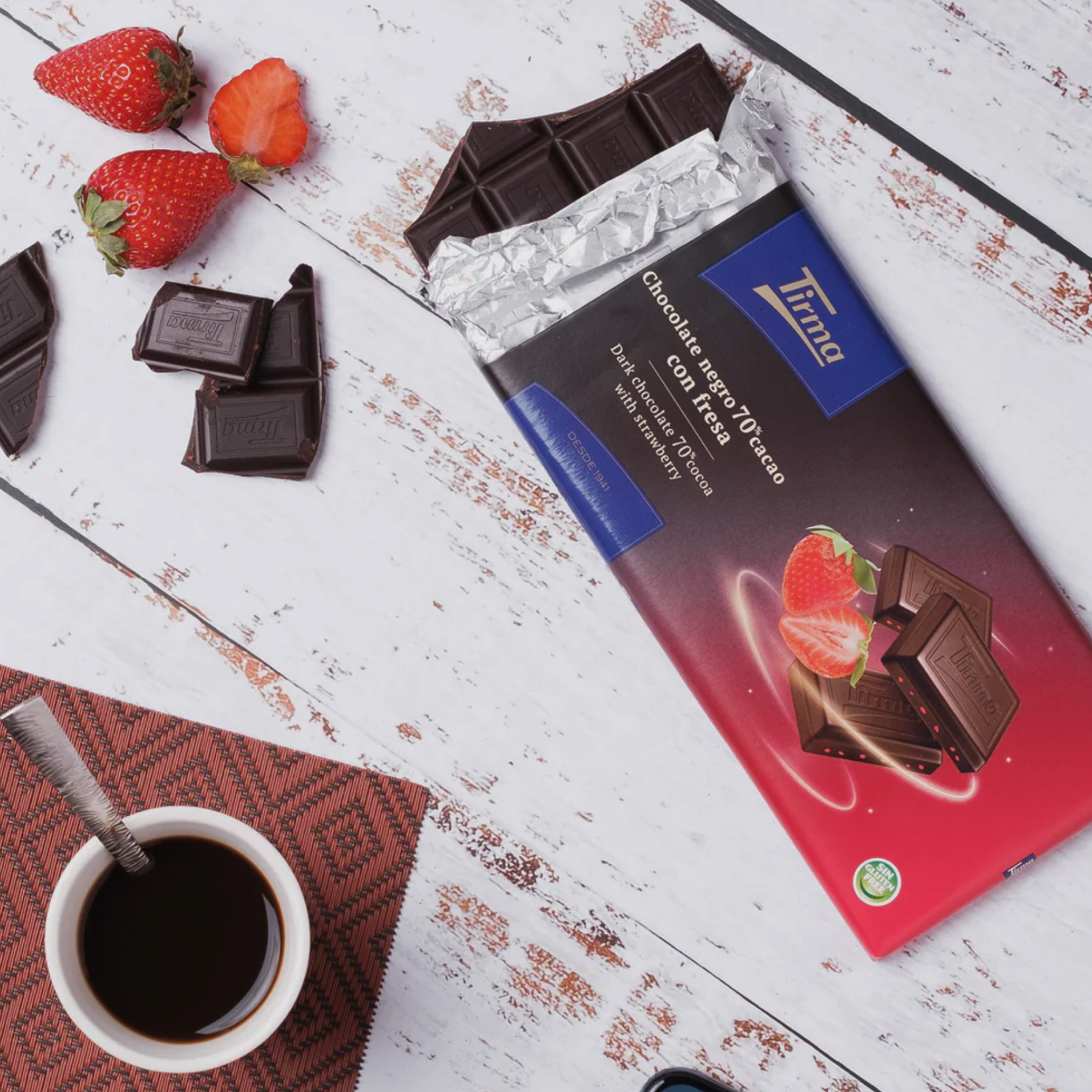 Шоколад тёмный Tirma 70% с клубникой