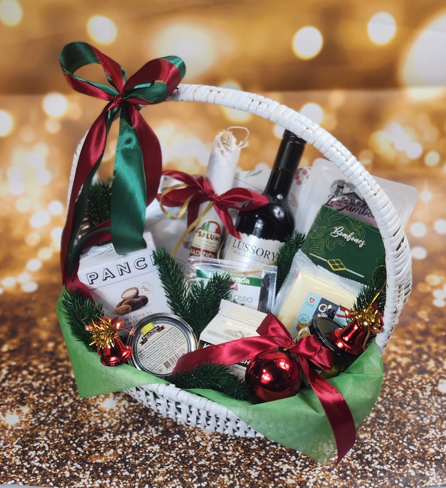 Новогодние праздничные корзины "Снежная гармония"