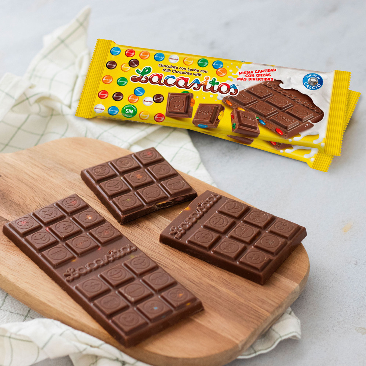 Молочный шоколад с драже из молочного шоколада в сахарной глазури 100 гр