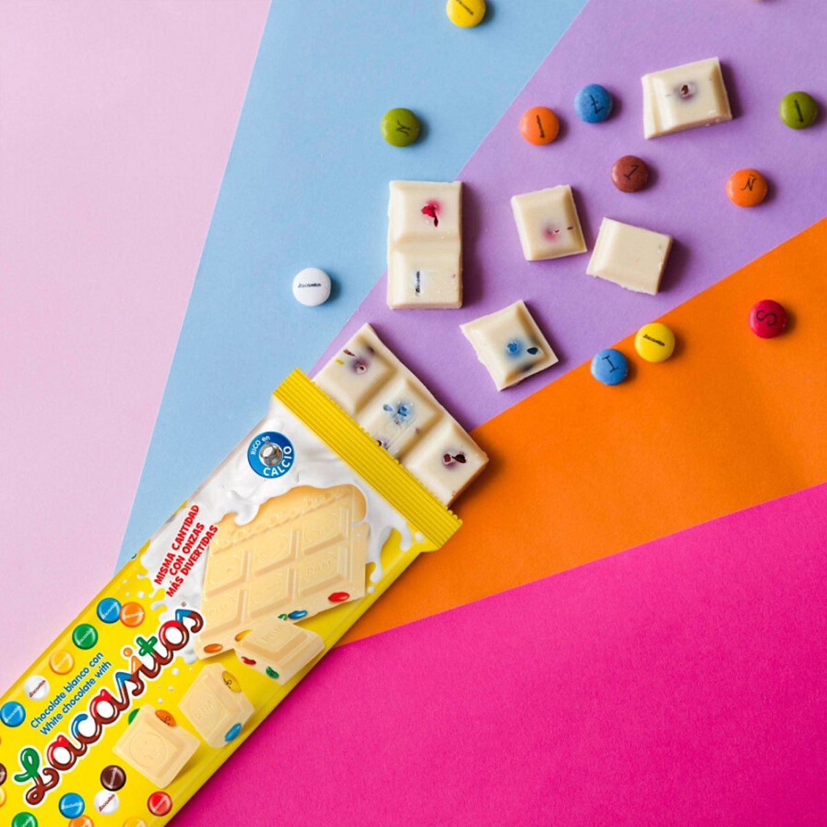 Белый шоколад с драже из молочного шоколада в цветной сахарной глазури 100 гр