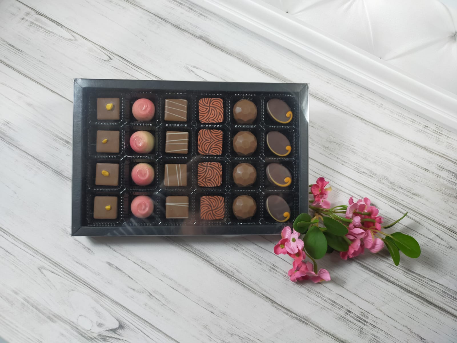 Конфеты ручной работы ассорти из темного и молочного шоколада 315 г