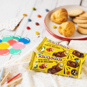 Злаковый батончик с начинкой из орехового масла с драже из молочного шоколада в сахарной глазури 2*23 гр