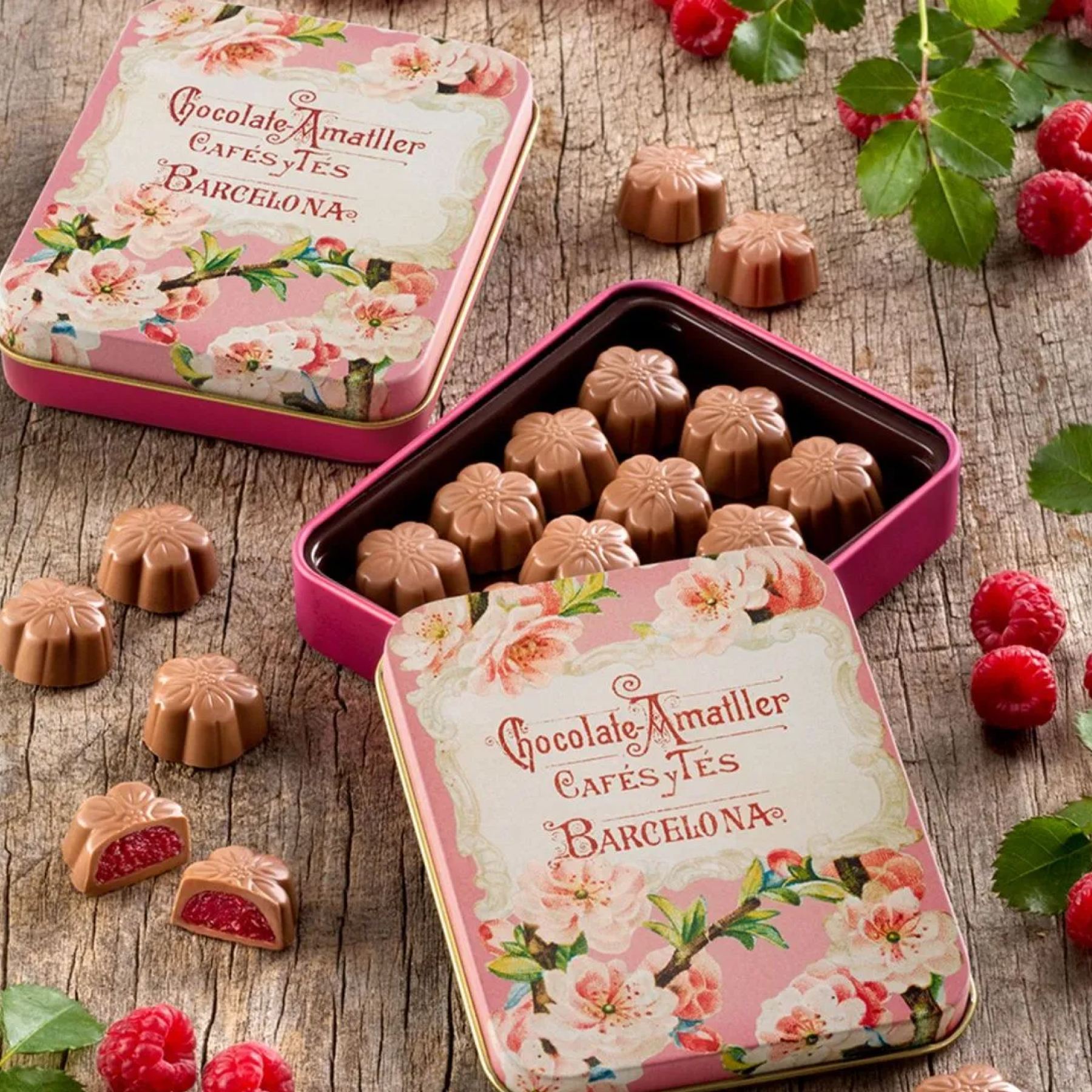 Шоколадные конфеты с малиновой начинкой в жестяной коробке