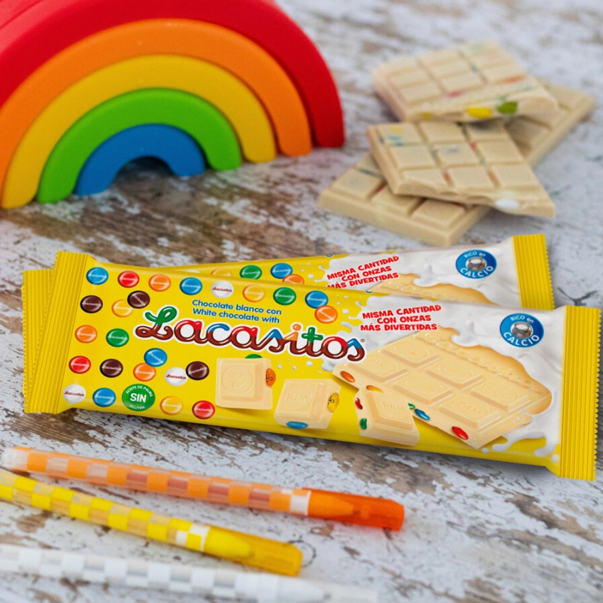 Белый шоколад с драже из молочного шоколада в цветной сахарной глазури 100 гр