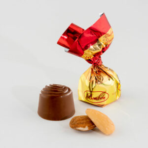 Конфеты из молочного шоколада с пралине из миндаля 100г