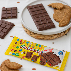 Молочный шоколад с драже из молочного шоколада в сахарной глазури 100 гр