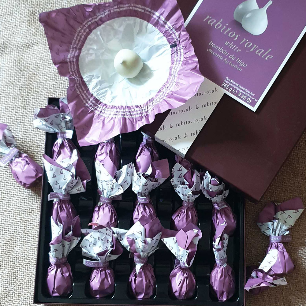 Инжир в белом шоколаде White Rabitos Royale №15