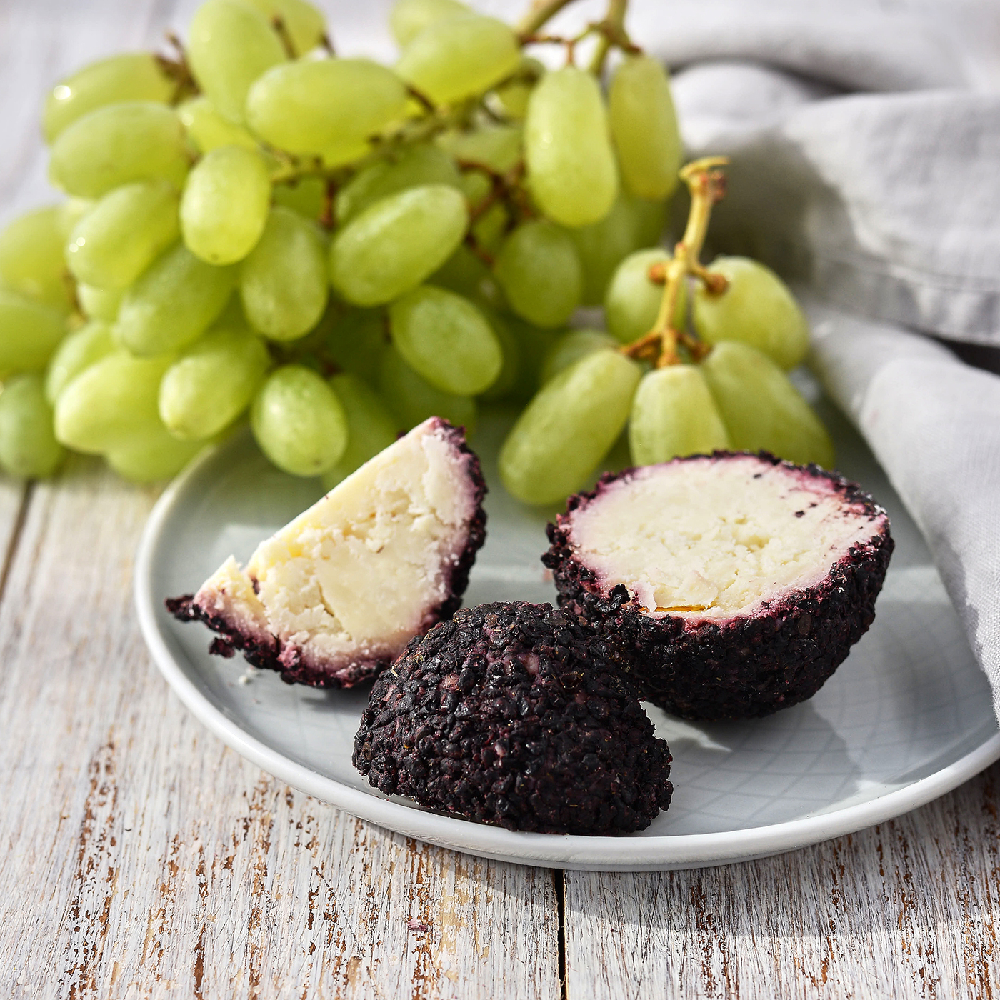 Сыр Белпер С Черной смородиной