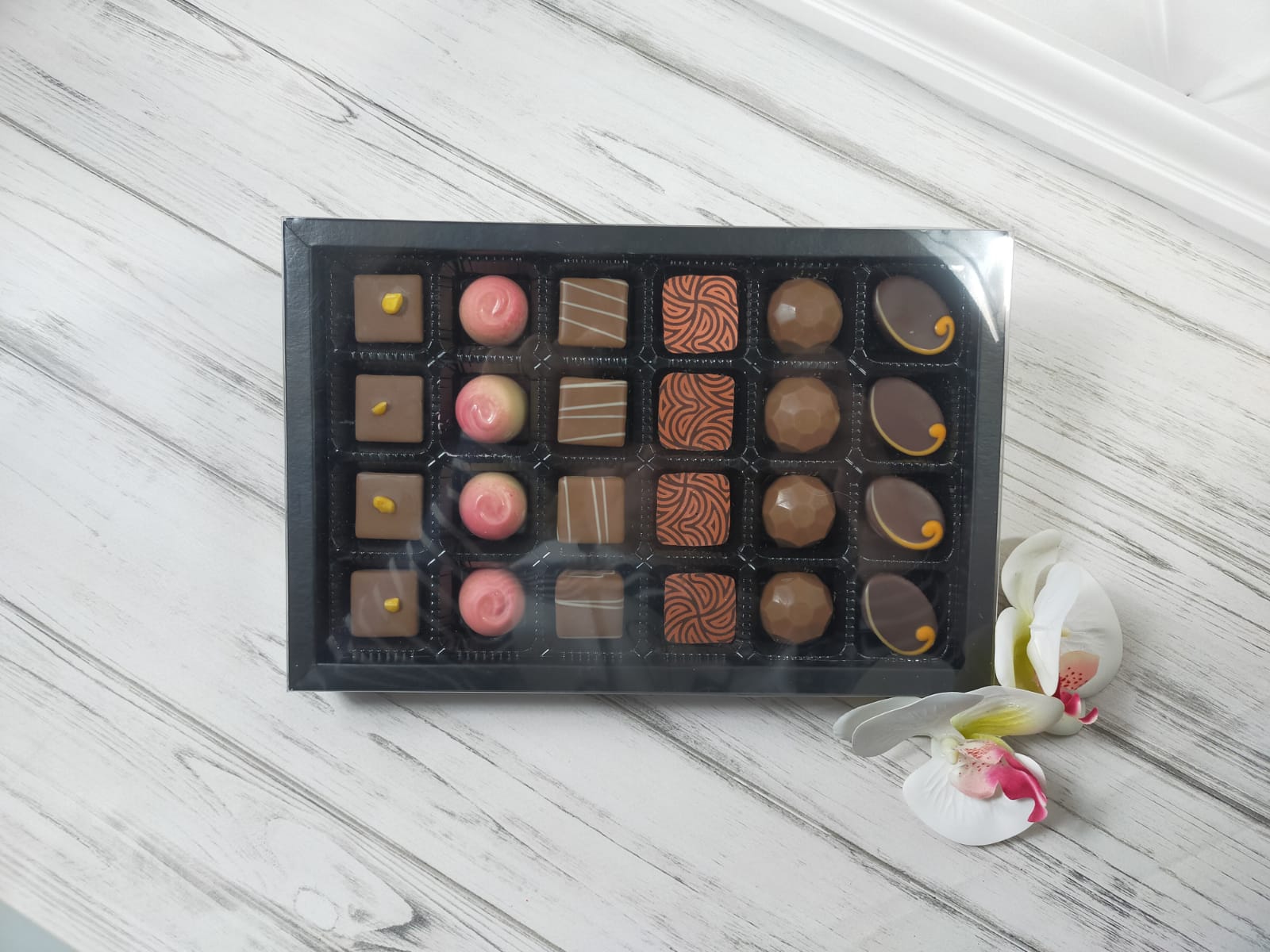 Конфеты ручной работы ассорти из темного и молочного шоколада 315 г