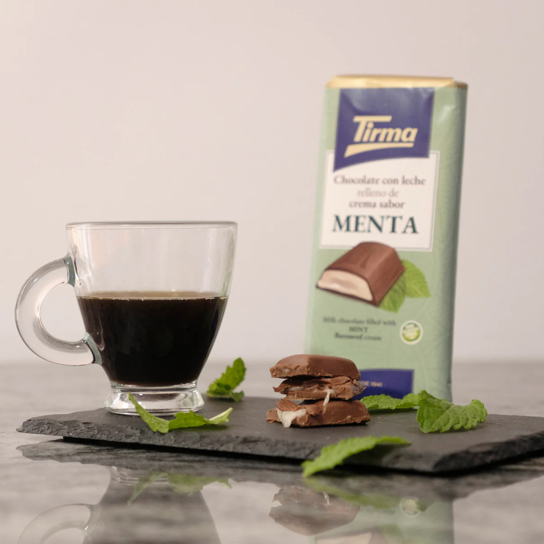 Шоколад молочный с мятной кремовой начинкой