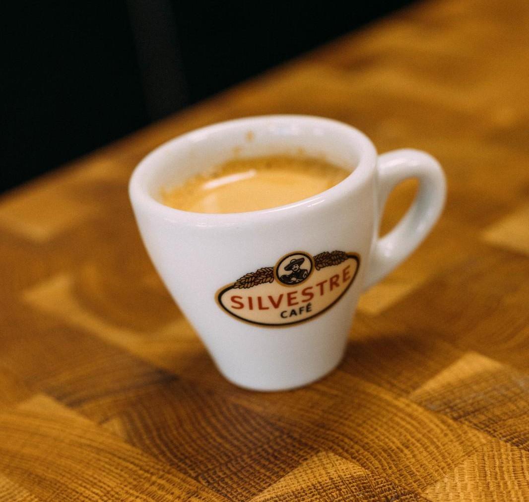 Чашка для кофе с блюдечком с логотипом Café Silvestre