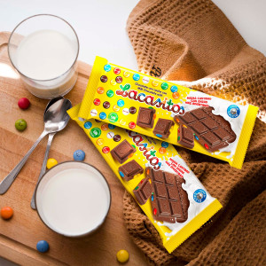 Молочный шоколад с драже из молочного шоколада в сахарной глазури 100 гр