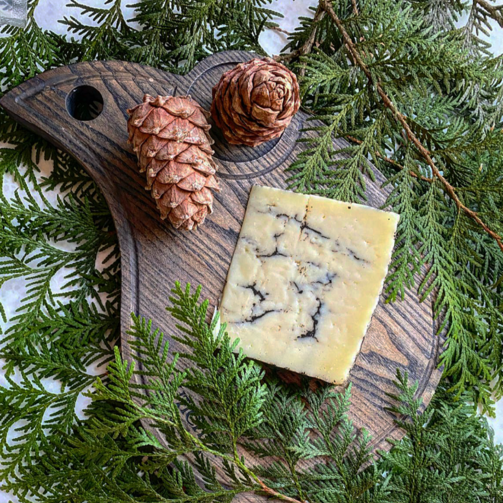 Сыр овечий с черным трюфелем 