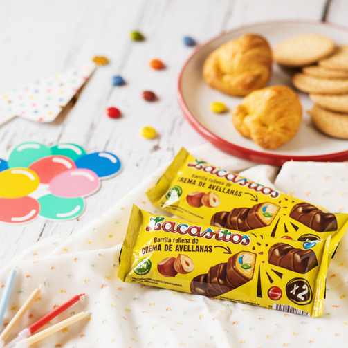 Злаковый батончик с начинкой из орехового масла с драже из молочного шоколада в сахарной глазури 2*23 гр  (арт. LAC127700)