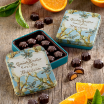 Конфеты в тёмном шоколаде 70% с апельсиновой начинкой в жестяной коробке