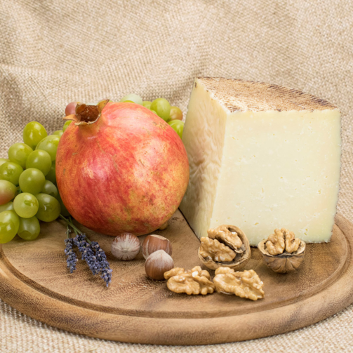 Сыр овечий твердый, выдержка 15 мес. 