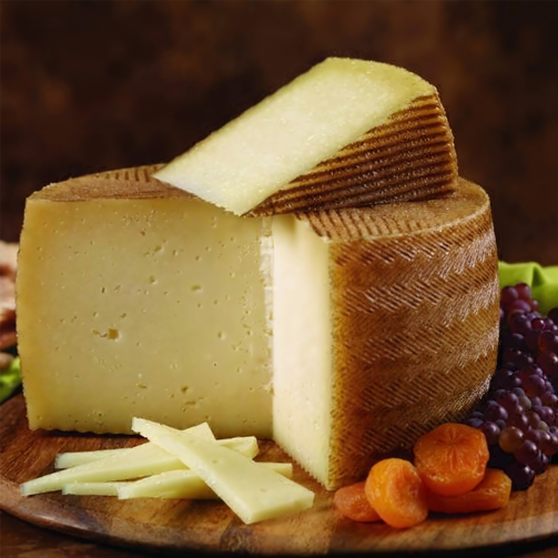 Сыр овечий с бренди выдержанный 5 месяцев 