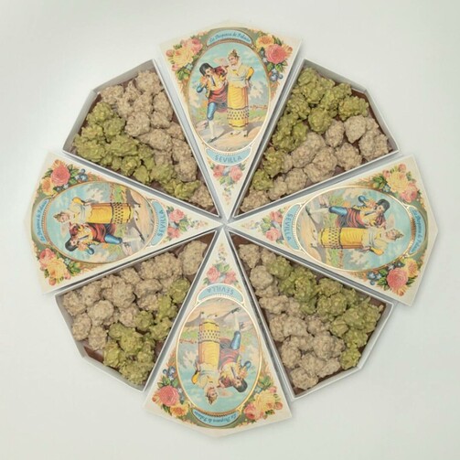 Шоколадные кластеры с фундуком и миндалем (картон. коробка)  (арт. SKU058)