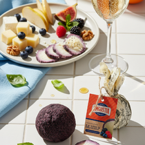 Сыр полутвердый Белпер лесные ягоды